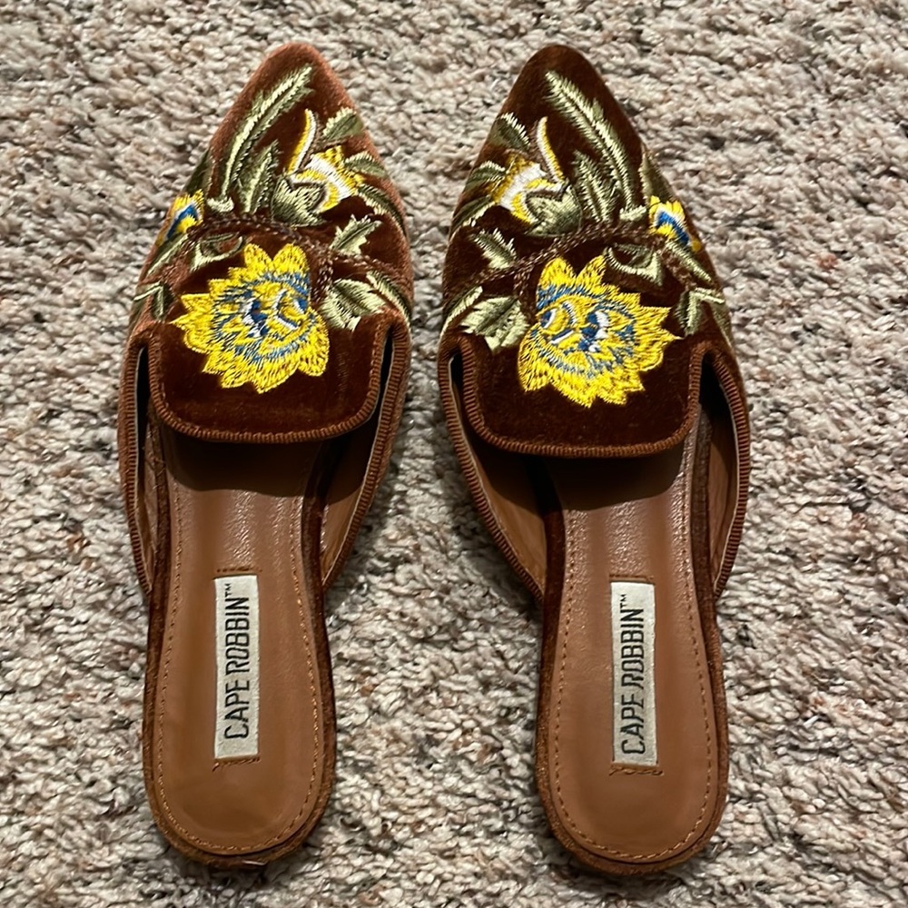 Cape Robbin mules - size 6